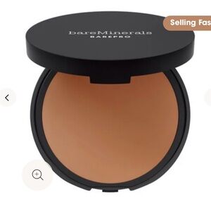 bareMinerals Barepro 16HR Skin-Perfecting Powder Foundation med deep 45 neutral